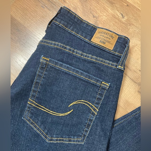 Signature By Levi Strauss Gold | Women’s Mid Rise Boyfriend Cropped Jeans - Picture 5 of 11